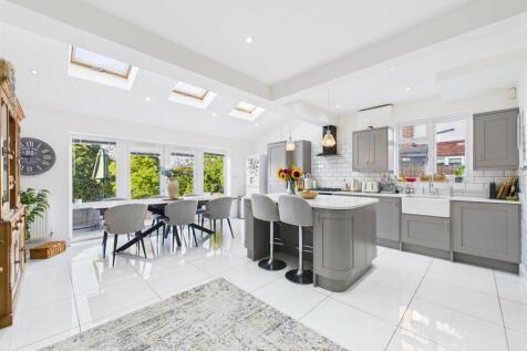 CAM04272G0-PR0365-STILL004 (1).jpg