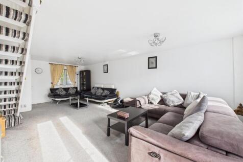 Generous Open Plan Lounge