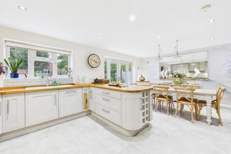 Fabulous L-Shaped Open Plan Living Space