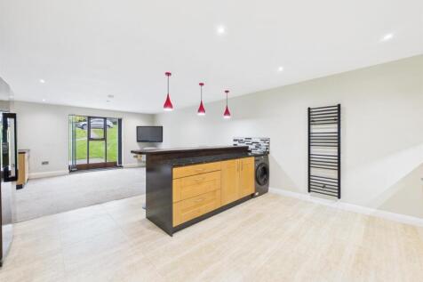 Spacious Open Plan Living Kitchen