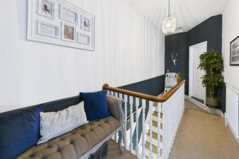 Semi-Galleried Landing