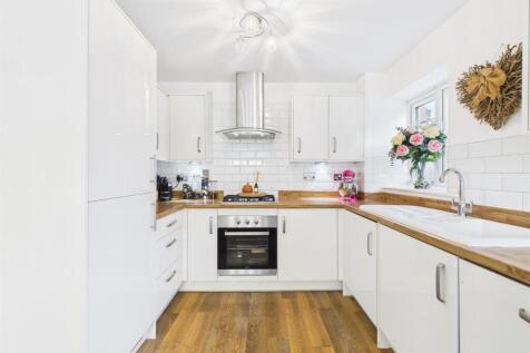 Stylish Fitted Kitchen