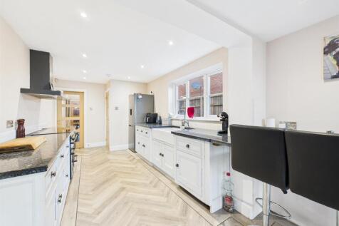 Fabulous Open Plan Living Kitchen