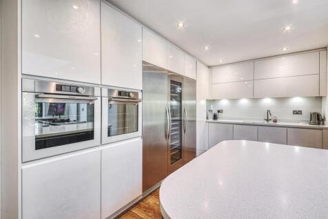 High Specification Fitted Kitchen