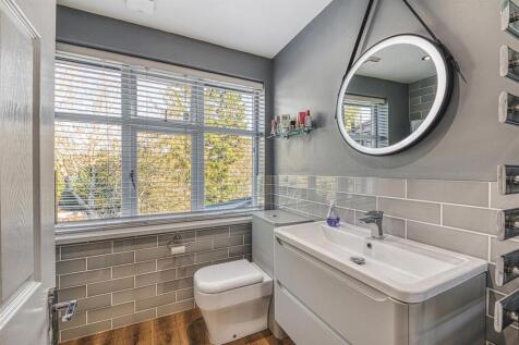 Recently Refitted En-Suite Shower Room