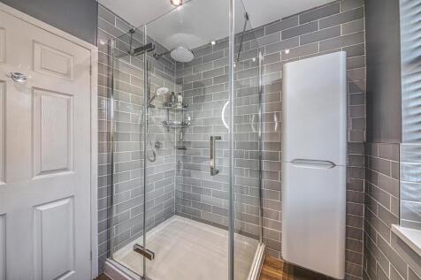 Recently Refitted En-Suite Shower Room