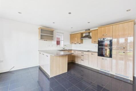 Living Kitchen/Dining Room