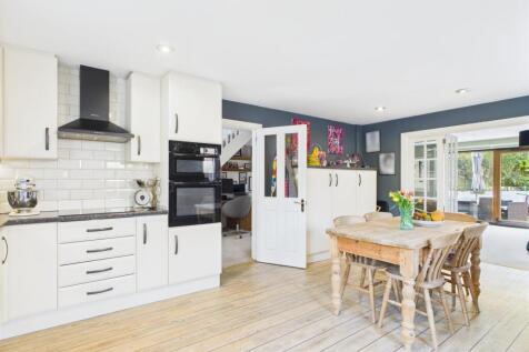 Living Kitchen/Dining Room