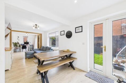 Sitting/Dining Area