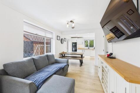 Sitting/Dining Area