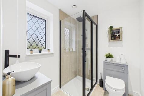 Superbly Appointed En-suite Shower Room