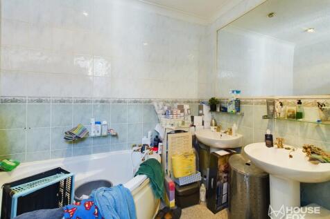 First Floor Apartment Bathroom