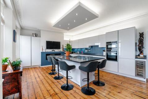 Kitchen/Family Rm