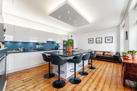 Kitchen/Family Rm