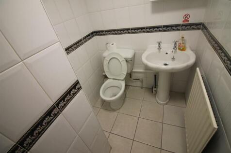 34KR- Bathroom 1.JPG