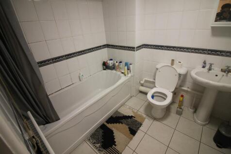34KR- Bathroom 2.JPG