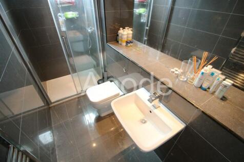 16CA- Bathroom 2.jpg