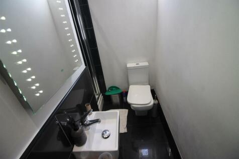 79BCR- Bathroom 2.JPG