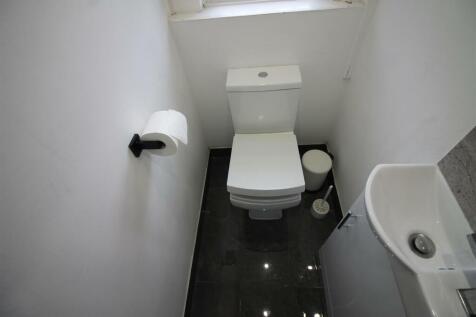 23KR- Bathroom 3.JPG