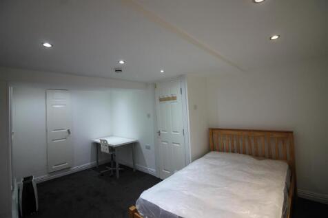 7AT- Bedroom 2.1.JPG
