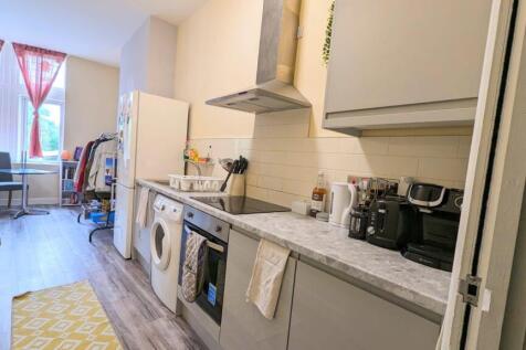 1A the Crescent- Kitchen 2.jpg