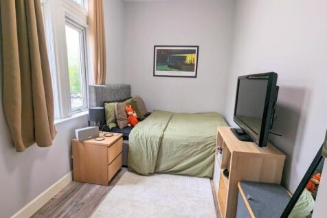 1A the Crescent- Bedroom.jpg