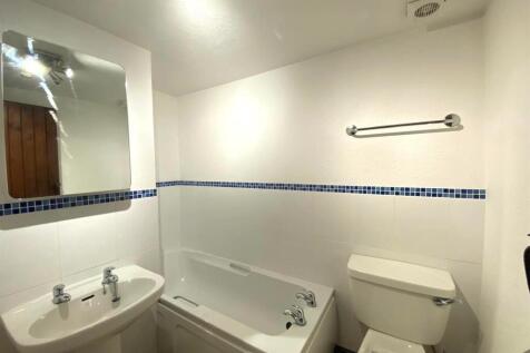 En-suite to Bedroom 2