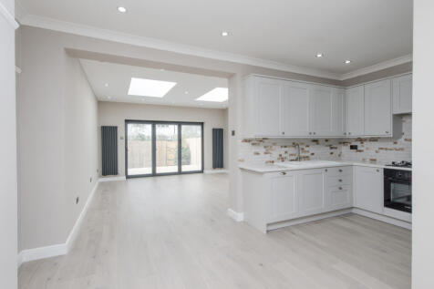 21 Chaseside Avenue-