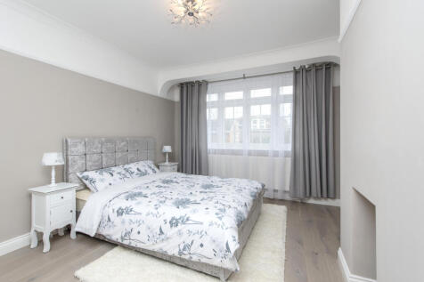 21 Chaseside Avenue-