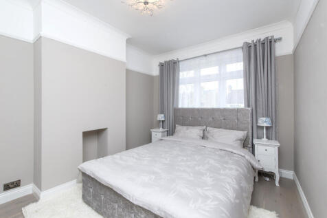 21 Chaseside Avenue-
