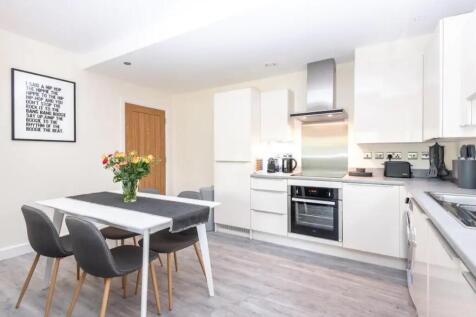 Kitchen / Lounge
