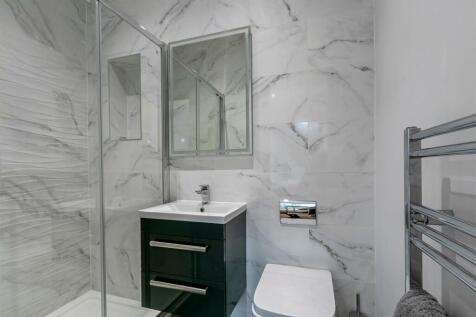 ensuite.jpg
