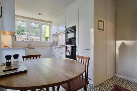 27 Kitchen B.jpg