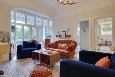 21 Living Room F.jpg