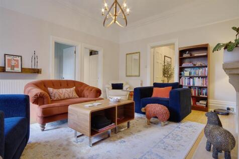 20 Living Room E.jpg