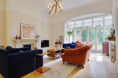 16 Living Room A.jpg