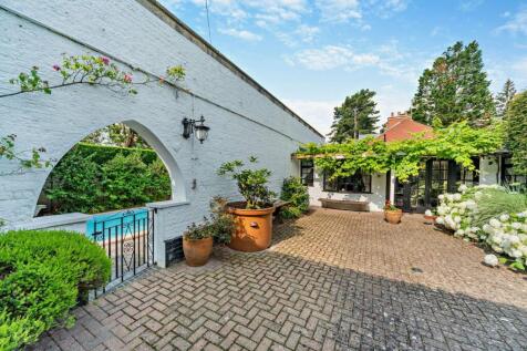 Annexe &amp; Pool