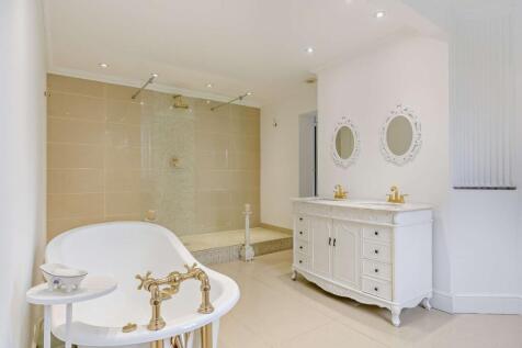 Principal Bathroom