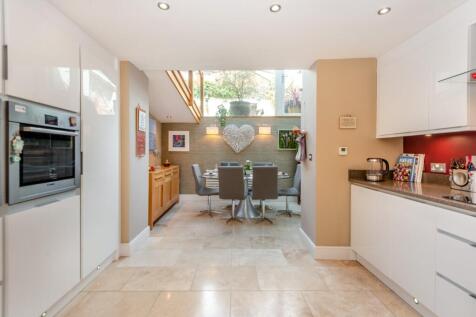 Kitchen/Dining Area