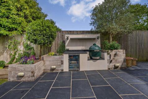 Outdoor Kitchen