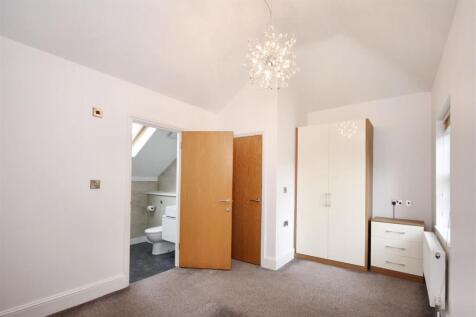 master bed to ensuite