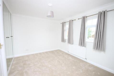 master bed with wardrobes.JPG