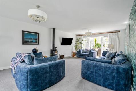 9 Aylesbury Court_7.jpg