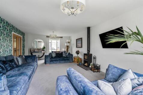 9 Aylesbury Court_9.jpg