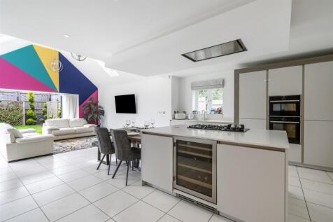 9 Aylesbury Court_21.jpg