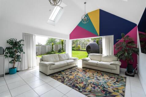 9 Aylesbury Court_23.jpg