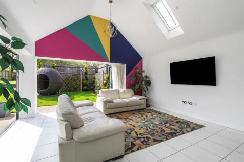 9 Aylesbury Court_24.jpg