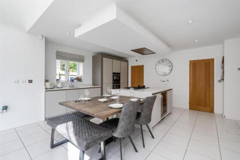 9 Aylesbury Court_25.jpg