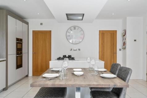 9 Aylesbury Court_27.jpg