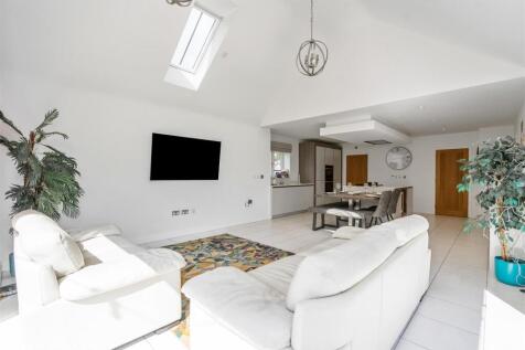 9 Aylesbury Court_30.jpg